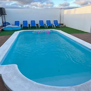 Linda Villa